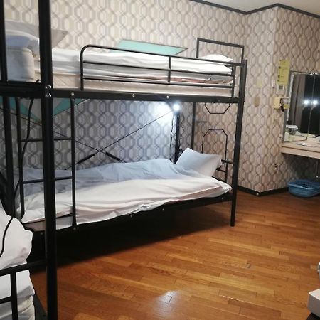 Family & Bakpak Tokyo Hostel Екстер'єр фото