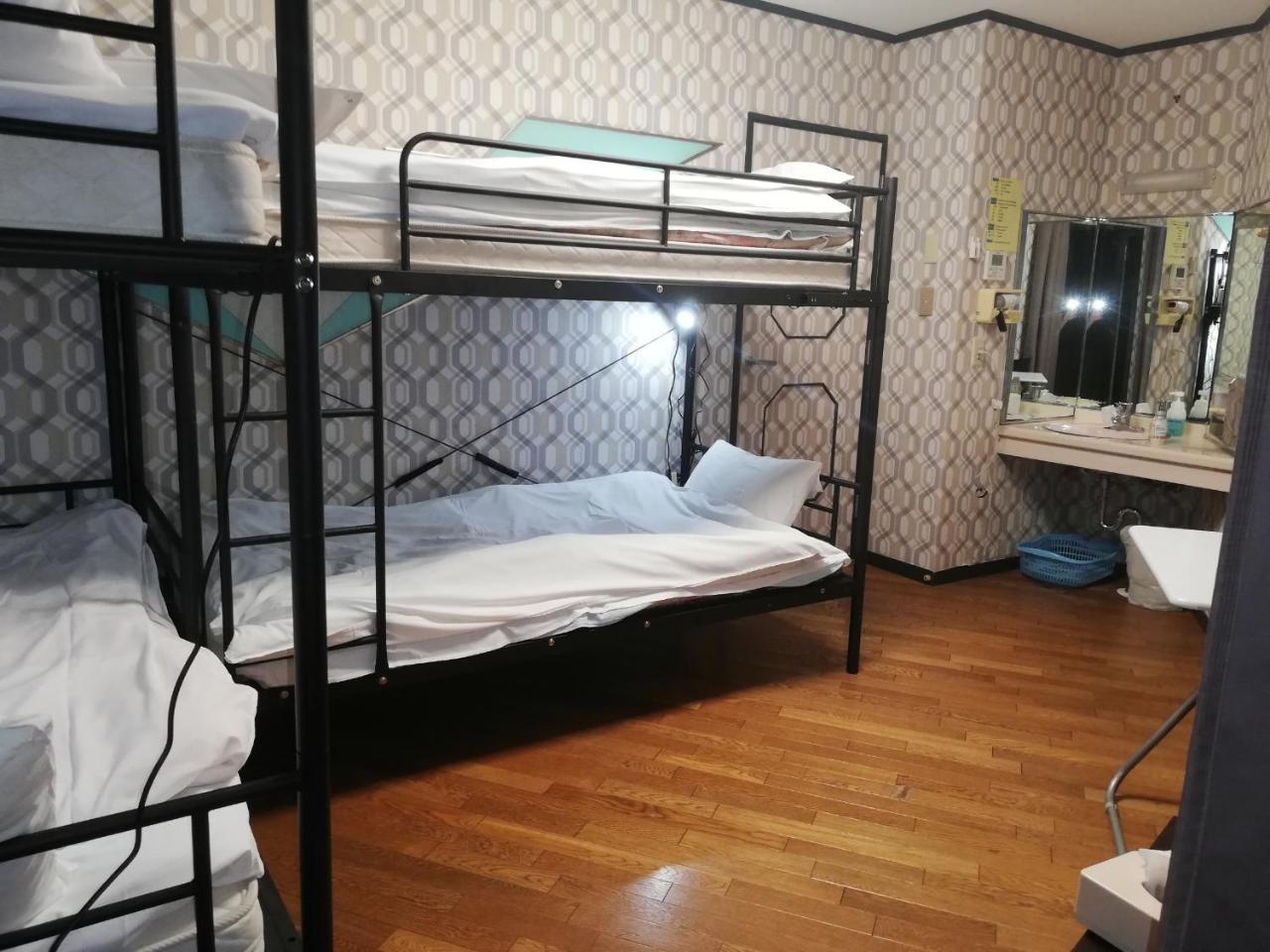 Family & Bakpak Tokyo Hostel Екстер'єр фото